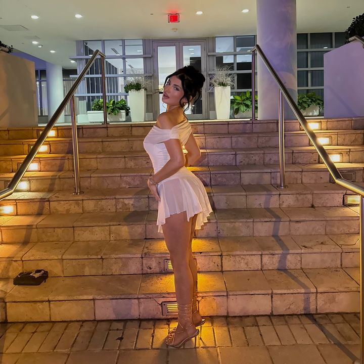 Hire .....atoto influencer with 106.4k