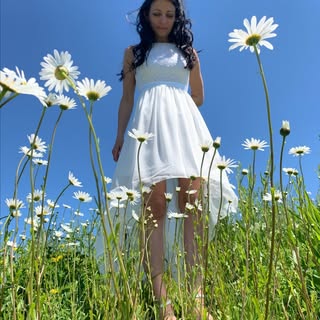 Hire .......na.sees influencer with 17.2k