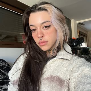 Hire ...ustw influencer with 70.3k