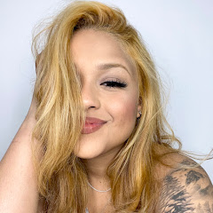 Hire .....tgirl influencer with 39.7k