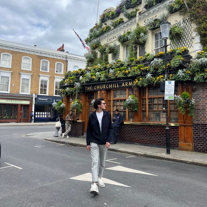 Hire ...rr02 influencer with 59.6k