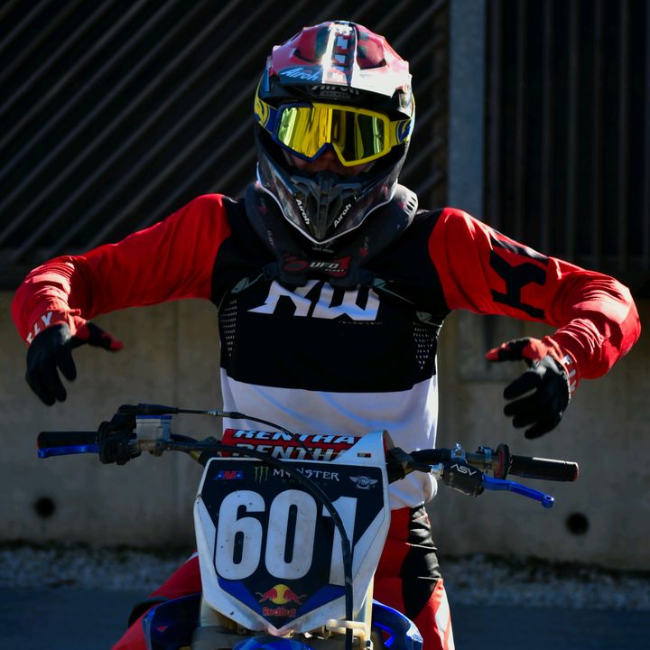 Hire .....tolife influencer with 15.8k