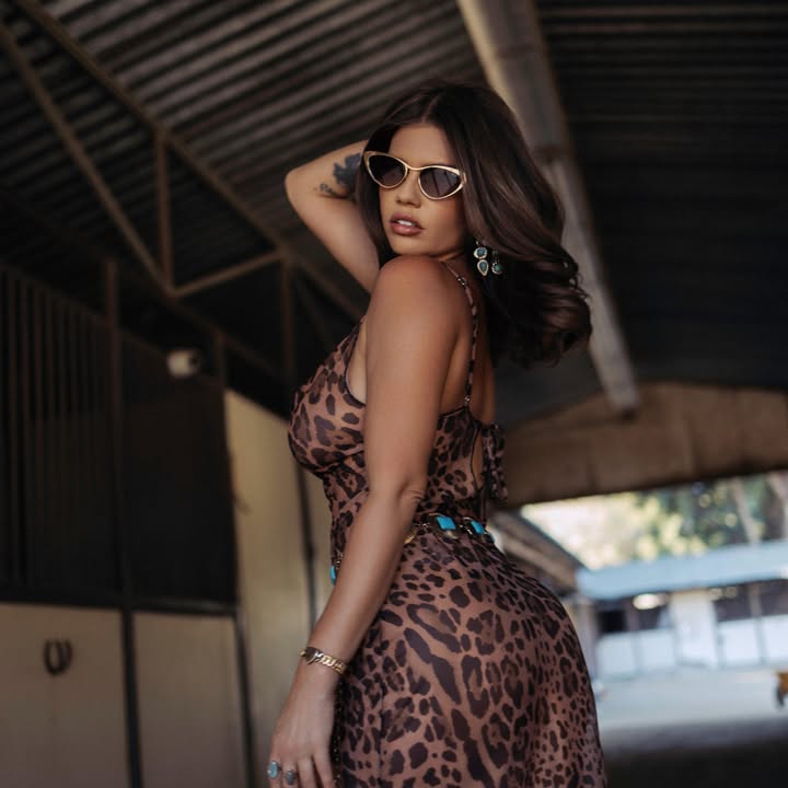 Hire .......estcoast influencer with 4.8m