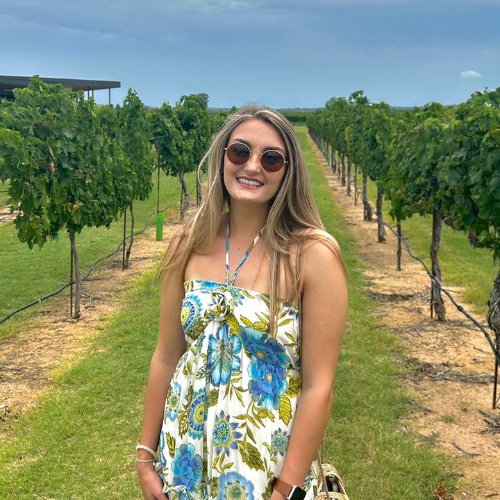 Hire ......rousse influencer with 60.7k