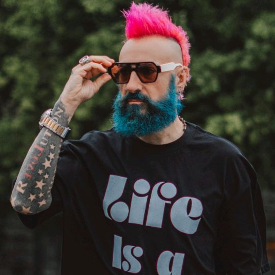 Hire .......dattilo influencer with 1.5m