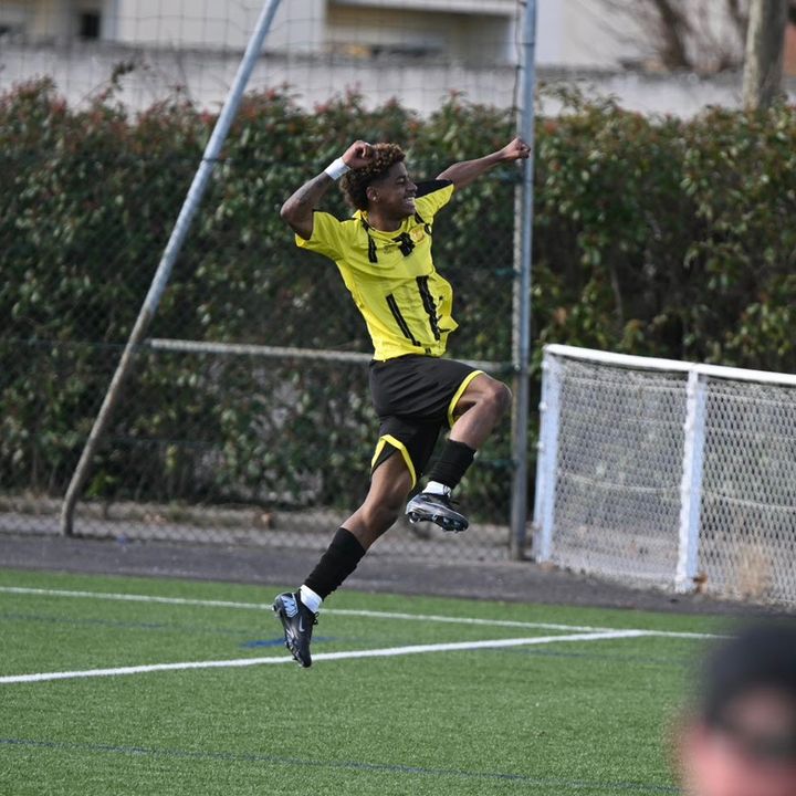 Hire .....gess_ influencer with 411.5k