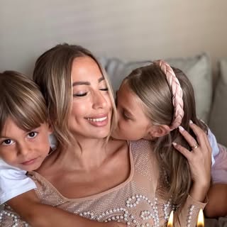 Hire ......sa.svc influencer with 50.1k