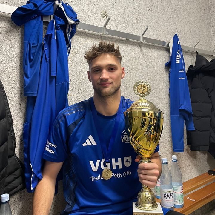 Hire .....reund influencer with 118.9k