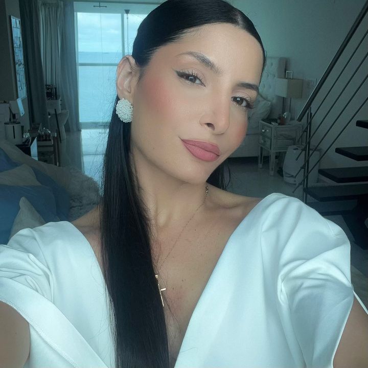 Hire .......akarian influencer with 431.1k