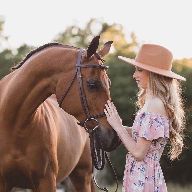 Hire ......iierka influencer with 84.3k