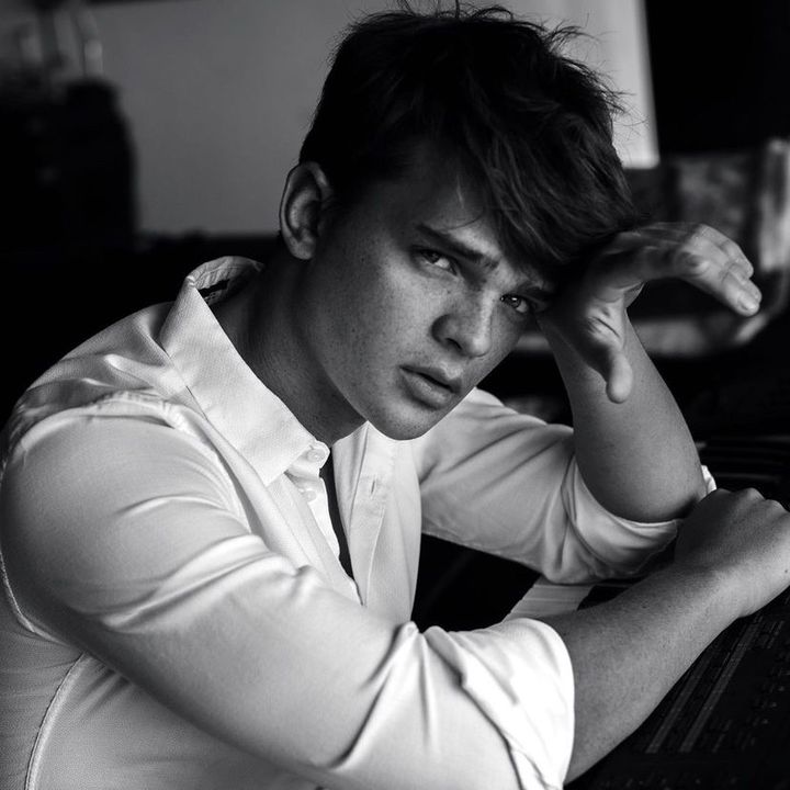 Hire Music & Singers creator with 1.5m followers on tiktok