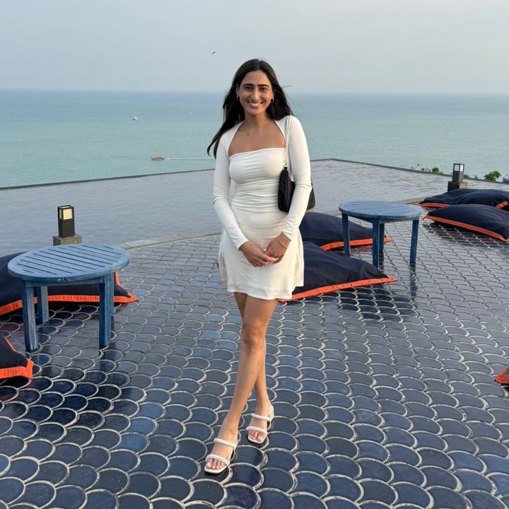 Hire ......hokshi influencer with 16.2k