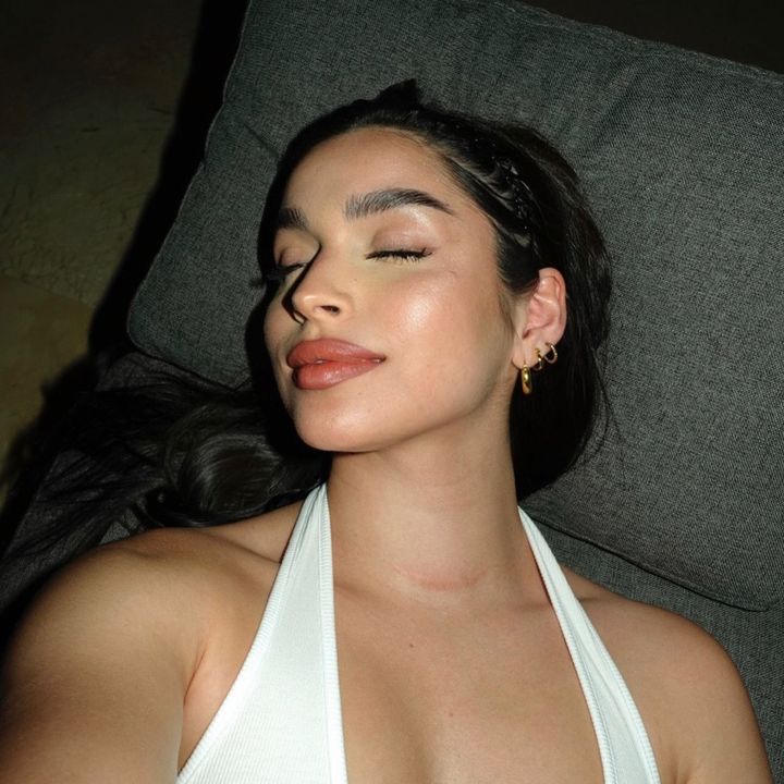 Hire ......aredesc influencer with 1.7m