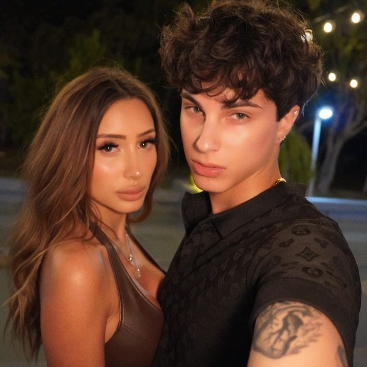 Hire ......dtorii influencer with 909.7k