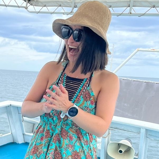 Hire ......sinthai influencer with 35.9k