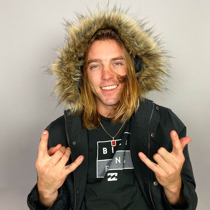 Hire .....world influencer with 9.8m