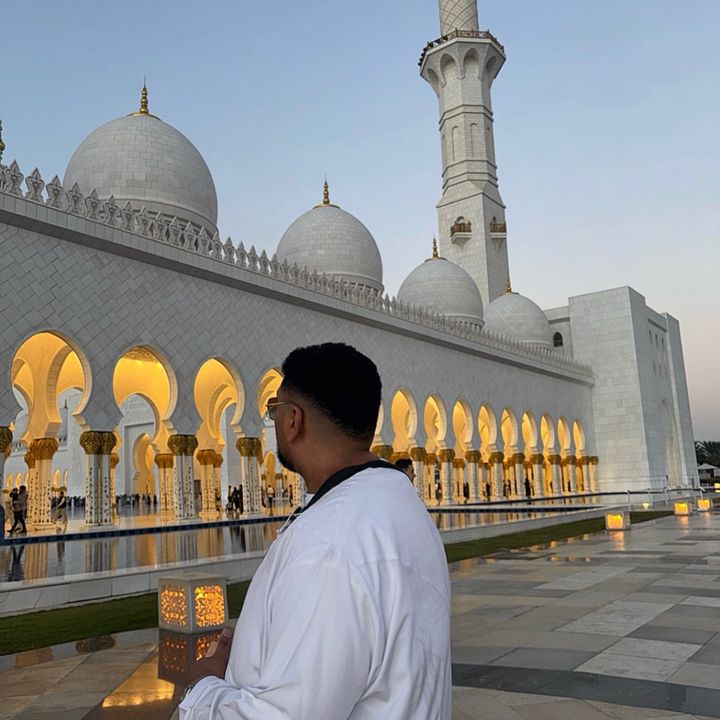 Hire ...o.65 influencer with 1.1m