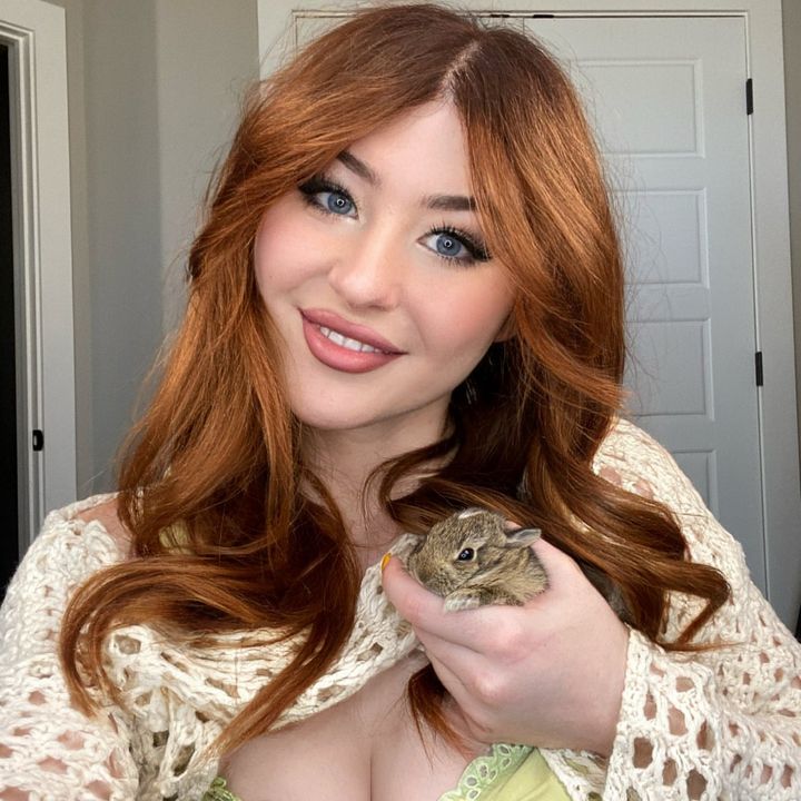 Hire ...ytay influencer with 475.8k