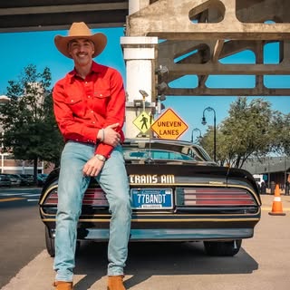 Hire ....e615 influencer with 64.7k