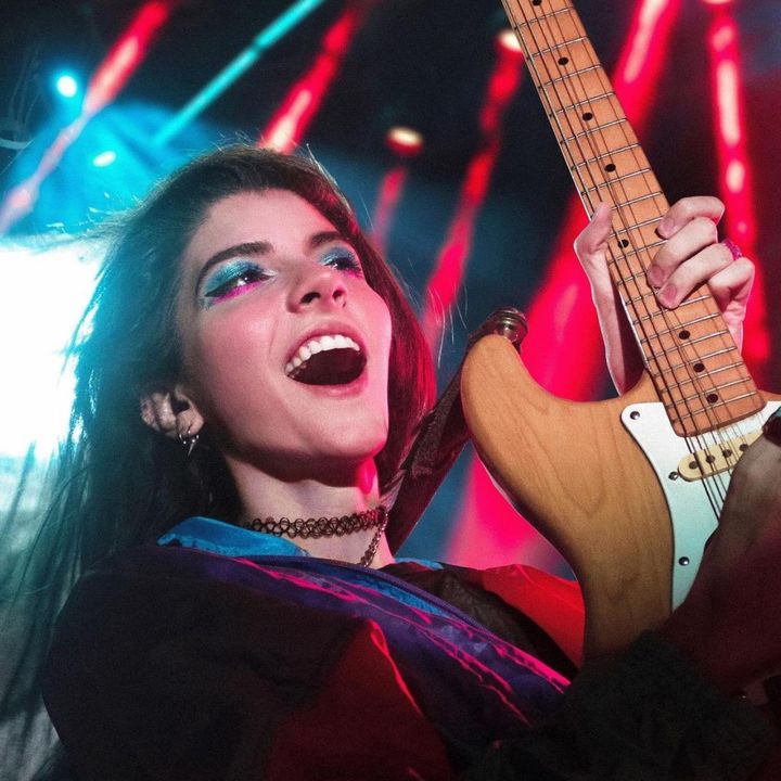 Hire .....avila influencer with 84.9k