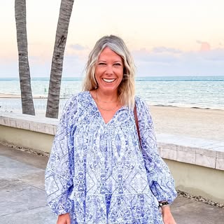 Hire ..........eshopaholic influencer with 50.4k