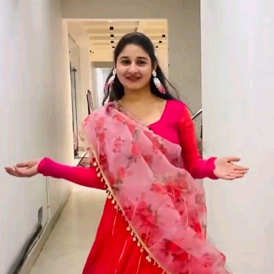 Hire ....i302x influencer with 186.5k