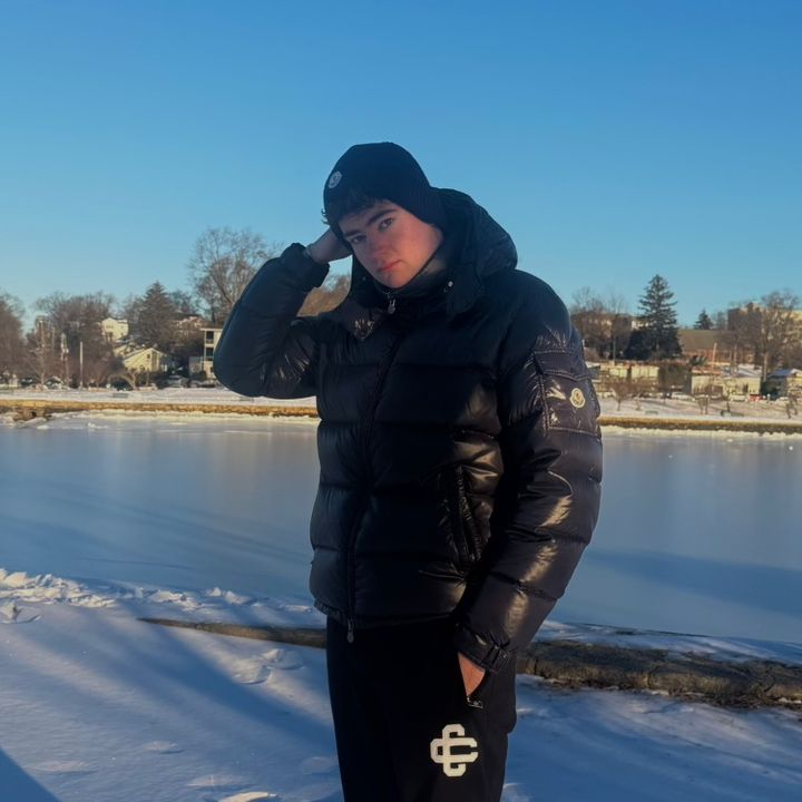 Hire .....ttw_01 influencer with 3.3m