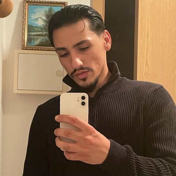 Hire ...rkay influencer with 9.4k