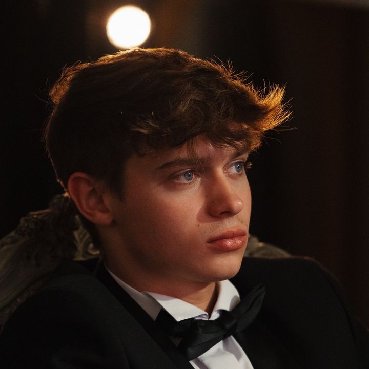 Hire ......asatik influencer with 1.6m