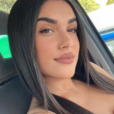 Hire ......aaislaa influencer with 30.9k