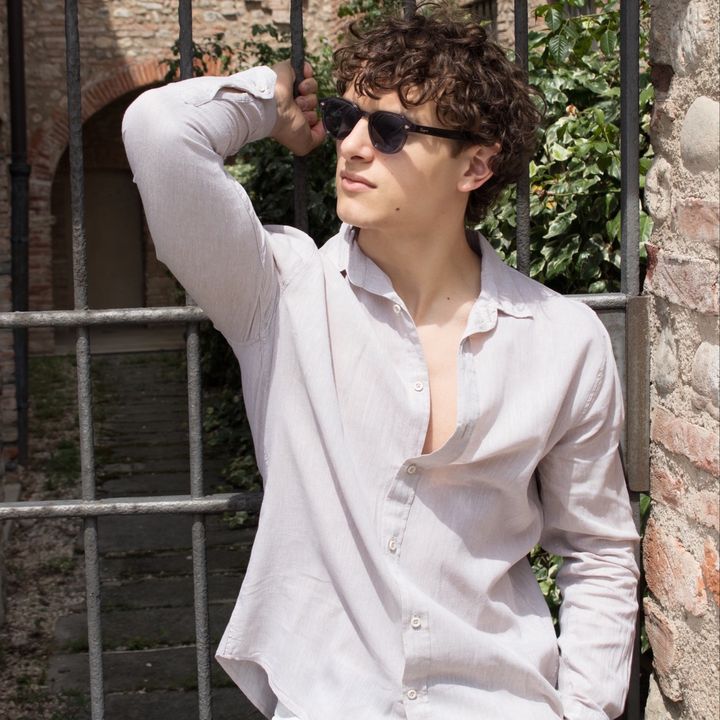 Hire .......fficial influencer with 482.7k