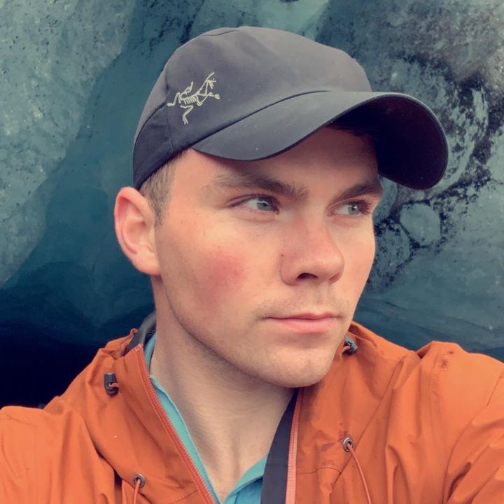 Hire .......ngalaska influencer with 428.5k