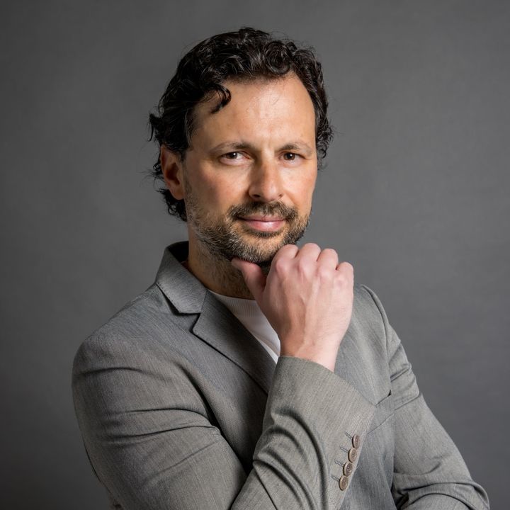 Hire ......averia influencer with 456.5k