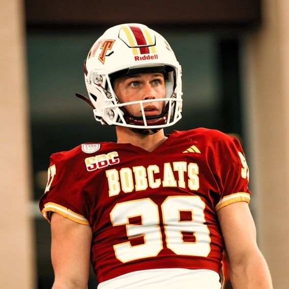 Hire ......nunezz influencer with 353.3k