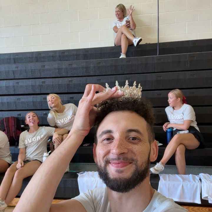 Hire .......padilla influencer with 944.6k