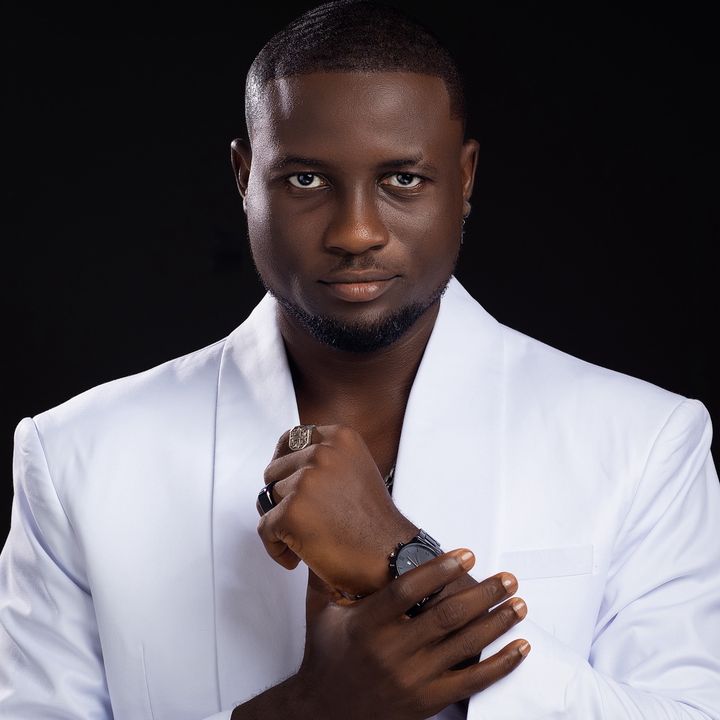 Hire .....glitch influencer with 7.4m