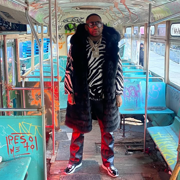 Hire ..ino influencer with 921.1k