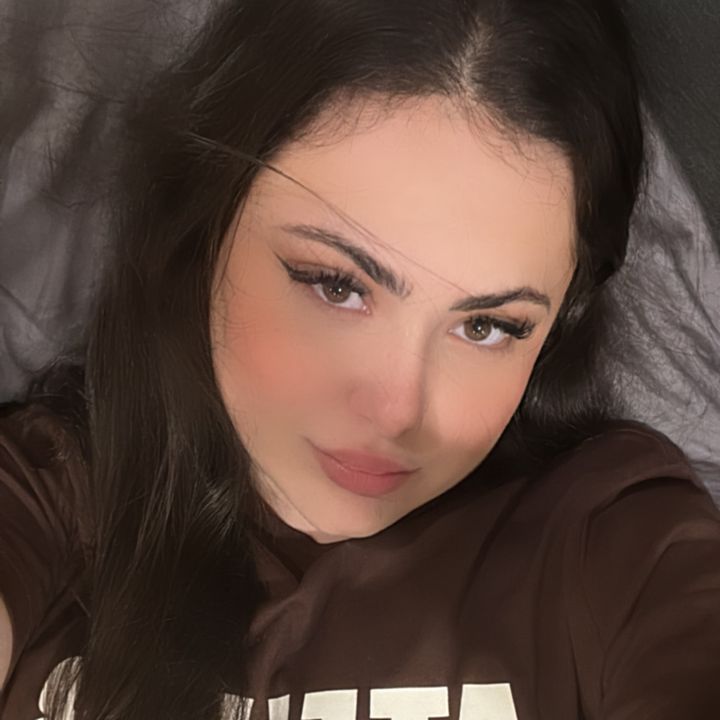 Hire ....zahre influencer with 905