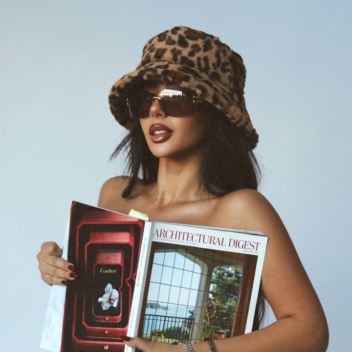 Hire ...nii influencer with 232.7k