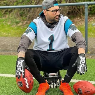 Hire ...erle influencer with 266.7k