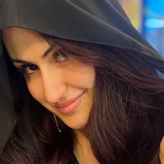 Hire ......nag.30 influencer with 2.7m