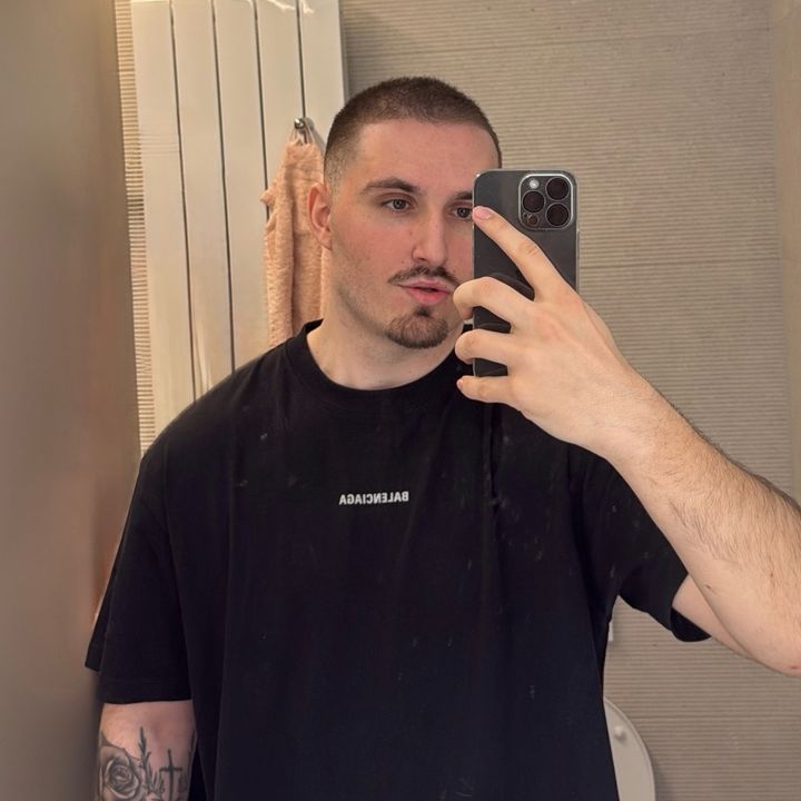 Hire ....lang influencer with 533.4k