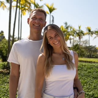 Hire .....to.go influencer with 114.7k