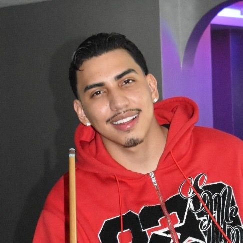 Hire ........elasquezz influencer with 1.1m