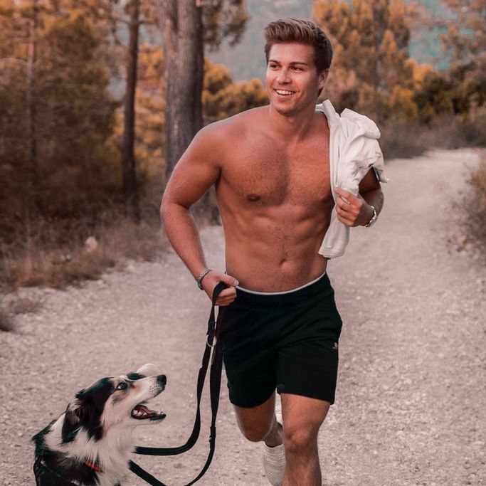 Hire ......anleymc influencer with 78.5k