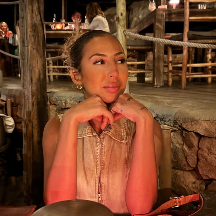 Hire ......tzortzi influencer with 404.9k