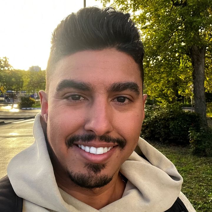 Hire ...dyoo influencer with 1.4k