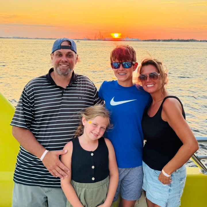 Hire ......dfam867 influencer with 1.1m